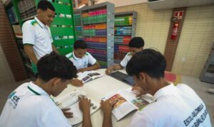 Leia mais sobre o artigo Menos de 40% dos alunos valorizam professor, revela pesquisa