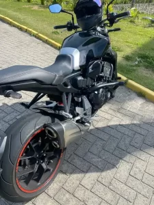 Leia mais sobre o artigo Motociclista é autuado por escapamento irregular na SC-401, em Florianópolis