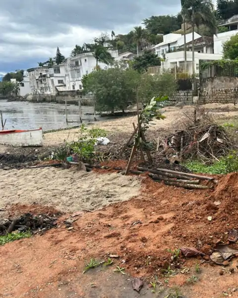 Pescador inicia ação de limpeza na Praia do Saco dos Limões com objetivo de revitalizar espaço para crianças 2
