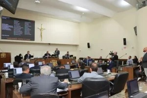 Leia mais sobre o artigo Plenário aprova lei que regulamenta retomada da Zona Azul em Florianópolis