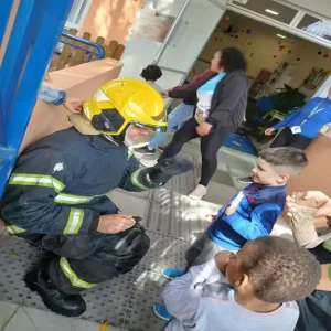 Leia mais sobre o artigo Professores passam por treinamento para prevenção de incêndio em escolas