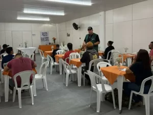Leia mais sobre o artigo Acolhidos da Passarela da Cidadania iniciam curso de formação para garçom em Florianópolis