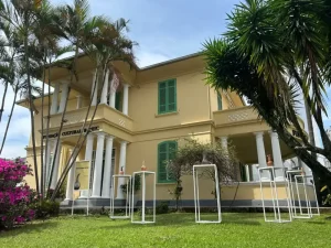 Arte contemporânea, ancestralidade, crítica social e poesia visual ocupam galerias, museus e espaços alternativos da cidade 19