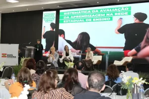 Leia mais sobre o artigo Educação de SC realiza seminário sobre avaliação da aprendizagem