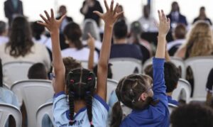 Leia mais sobre o artigo Mais brincadeira, menos tela: confira dicas para uma infância saudável