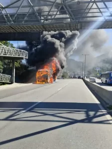 Leia mais sobre o artigo Motociclista morre após colisão com ônibus na SC-401, em Florianópolis