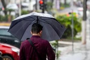 Leia mais sobre o artigo Semana começa com temporais isolados e chuva intensa em Santa Catarina