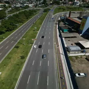 Leia mais sobre o artigo Avenida Gustavo Richard, no Centro, ganha ciclovia bilateral