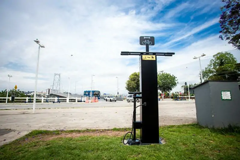 Florianópolis inaugura 34 estações de pequenos reparos para bicicletas 1