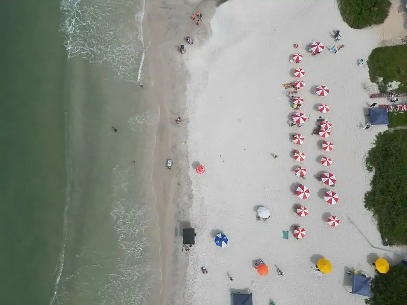 Florianópolis regulamenta uso da faixa de areia por restaurantes durante a temporada 1