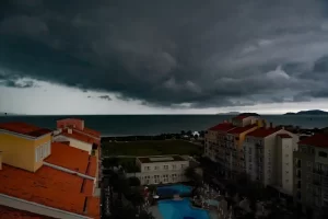 Frente fria e Ciclone Extratropical provocam temporais, ventos fortes e mar agitado em Santa Catarina 18