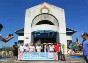 Leia mais sobre o artigo “Goj Ta Sá – Raízes de Floripa que se reafirmam”: Feira da Resistência Indígena celebra o lançamento do 4º painel do Mini Museu Cultura Viva