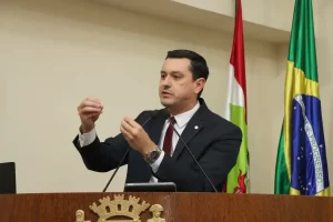 Leia mais sobre o artigo Pastor Giliard apresenta PL que limita participação em competições públicas com base no sexo biológico