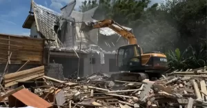 Leia mais sobre o artigo Prefeitura realiza demolição de 13 construções irregulares no Ribeirão da Ilha