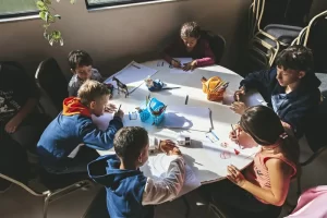 Leia mais sobre o artigo Ateliê Santinho Criativo promove oficina gratuita de pintura no sábado (20) e apresenta última exposição da temporada 2025