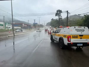 Leia mais sobre o artigo Chuva ultrapassa o esperado para o mês e provoca alagamentos e enxurradas em Santa Catarina