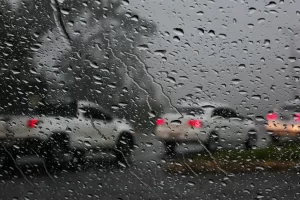 Leia mais sobre o artigo Dezembro começa com chuva e temporais em Santa Catarina