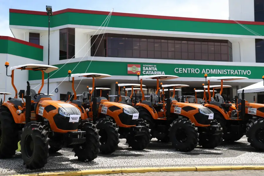 Governo do Estado entrega equipamentos e lança programa para fortalecer pesca e aquicultura em Santa Catarina 1