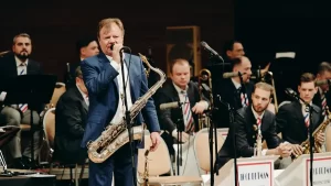 Gigante do jazz mundial, saxofonista Igor Butman estreia em Florianópolis em única apresentação no Teatro do CIC 10