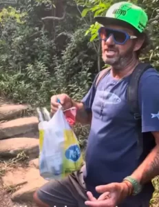 Leia mais sobre o artigo Morador da Lagoinha do Leste denuncia descaso com lixo na trilha e pede mais respeito à natureza