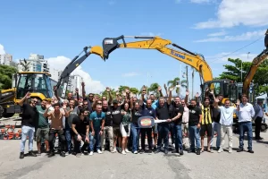 Leia mais sobre o artigo Governador entrega equipamentos para reforçar limpeza e manutenção de Florianópolis