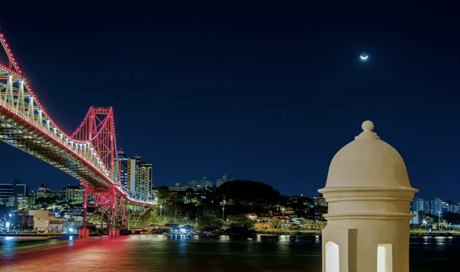 Joel Pacheco lança nova edição de livro sobre a Ponte Hercílio Luz em Florianópolis 2