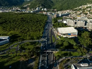 Obras da terceira pista da SC-401 retornam e avançam para construção de elevados e passarelas 4
