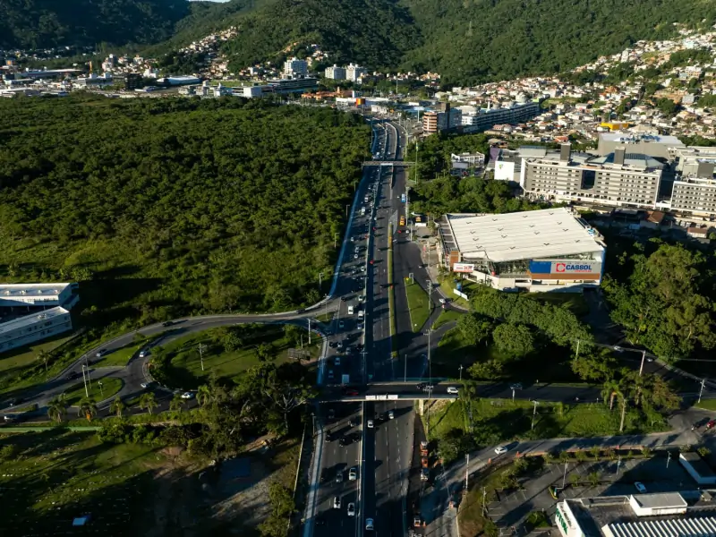 Obras da terceira pista da SC-401 retornam e avançam para construção de elevados e passarelas 1