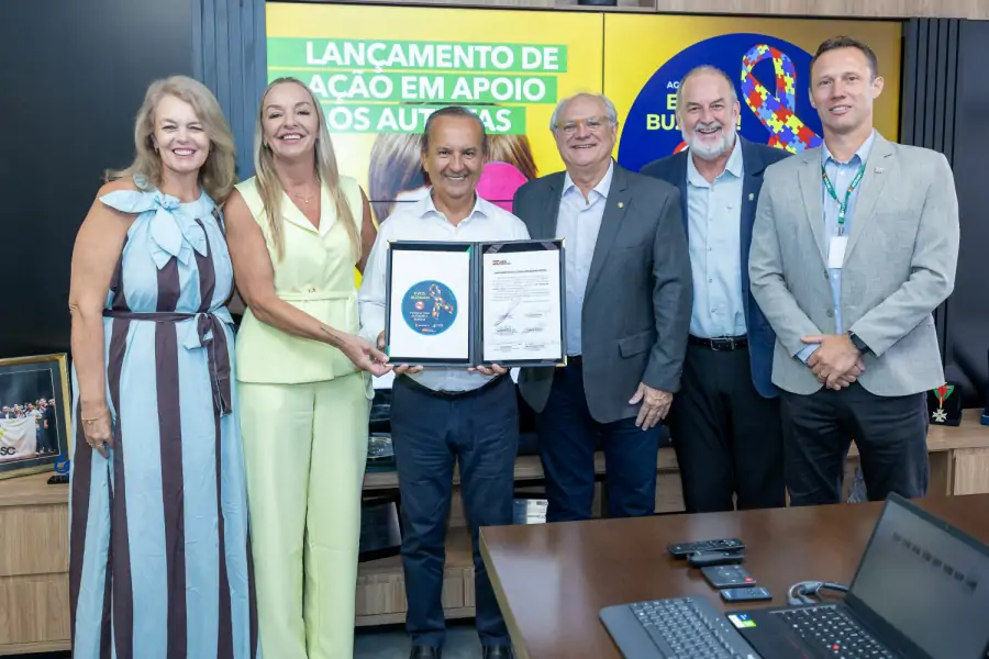 Santa Catarina lança selo Pessoa com Autismo a Bordo com distribuição gratuita 1