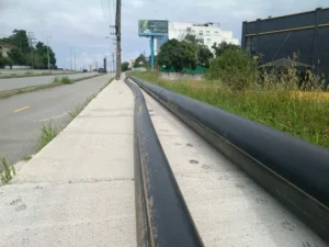 CASAN executa nova etapa da travessia de tubulação de rede coletora de esgoto na SC-401 4