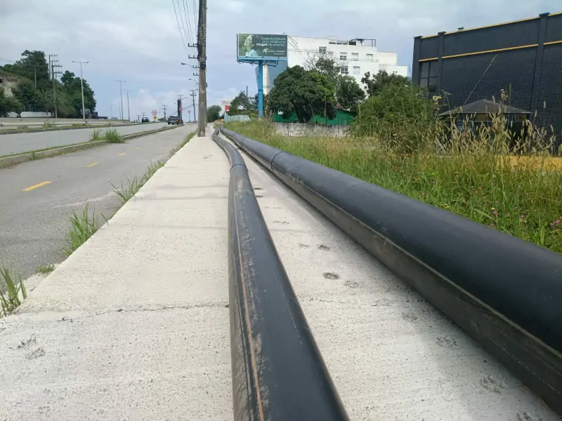 CASAN executa nova etapa da travessia de tubulação de rede coletora de esgoto na SC-401 1