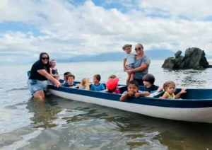 Leia mais sobre o artigo Crianças de creche de Florianópolis preparam tainha