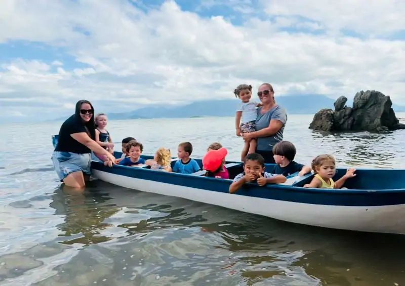 Crianças de creche de Florianópolis preparam tainha 1