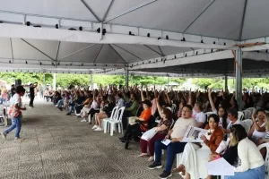 Leia mais sobre o artigo Servidores da Prefeitura de Florianópolis aprovam pauta da data-base 2026 em assembleia