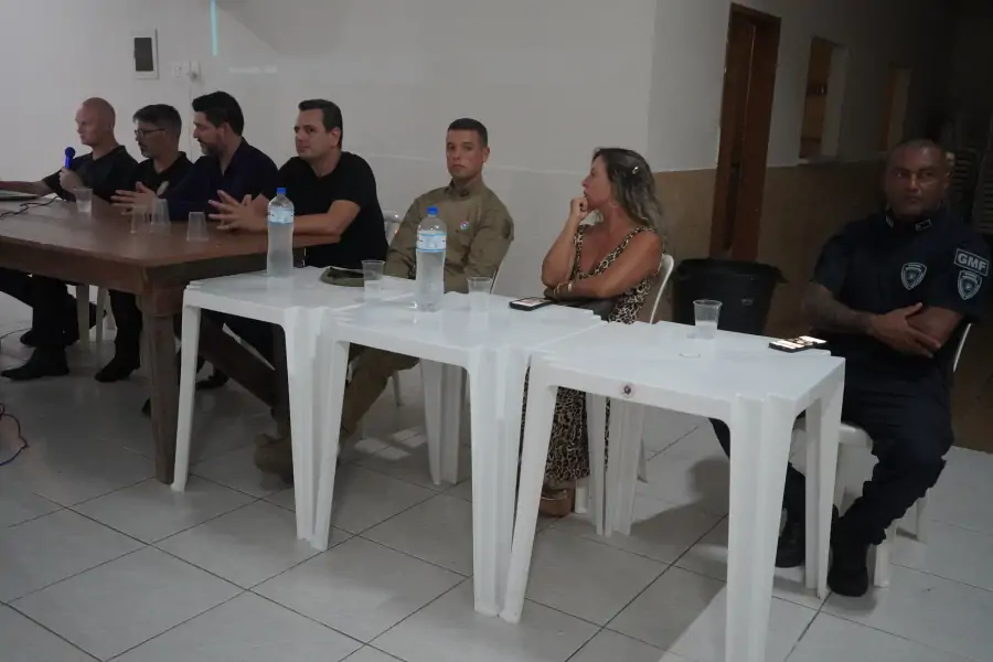 Reunião conjunta dos CONSEGs Campeche e Carianos debate cibersegurança, segurança das mulheres e participação comunitária 3