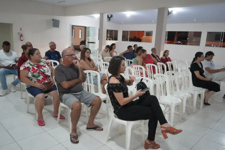 Reunião conjunta dos CONSEGs Campeche e Carianos debate cibersegurança, segurança das mulheres e participação comunitária 4