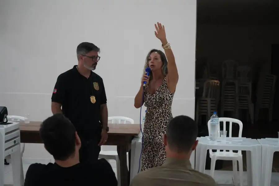 Reunião conjunta dos CONSEGs Campeche e Carianos debate cibersegurança, segurança das mulheres e participação comunitária 5