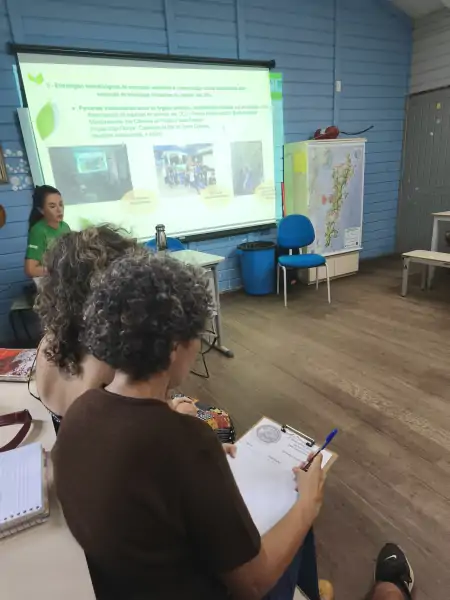 Mutuca Educa realiza 1º encontro formativo no Ribeirão da Ilha com foco em educação ambiental, arte pública e mobilização comunitária 5