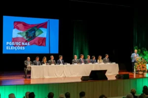 Seminário da PGE sobre eleições reúne mais de 500 participantes em Florianópolis 12