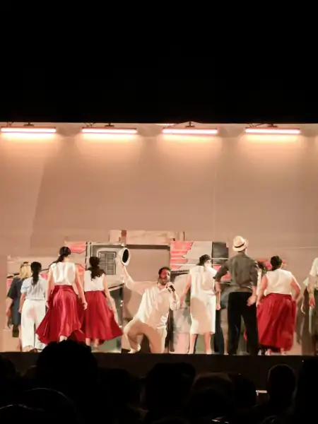 Encenação da Paixão de Cristo reúne mais de 3 mil pessoas no Ribeirão da Ilha 24