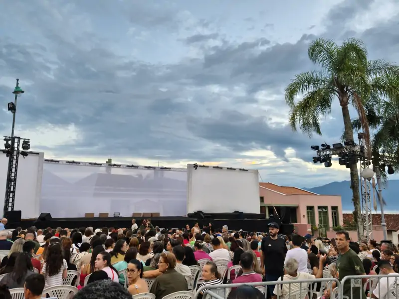 Encenação da Paixão de Cristo reúne mais de 3 mil pessoas no Ribeirão da Ilha 28