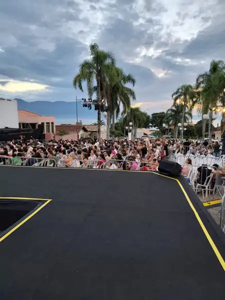 Encenação da Paixão de Cristo reúne mais de 3 mil pessoas no Ribeirão da Ilha 29