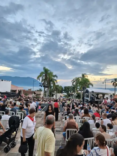 Encenação da Paixão de Cristo reúne mais de 3 mil pessoas no Ribeirão da Ilha 30