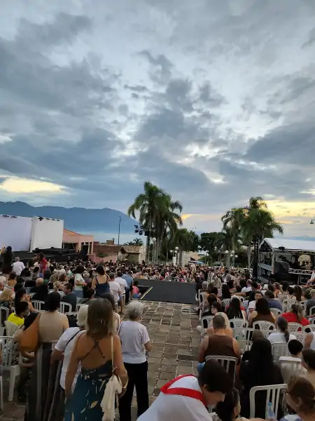 Encenação da Paixão de Cristo reúne mais de 3 mil pessoas no Ribeirão da Ilha 31