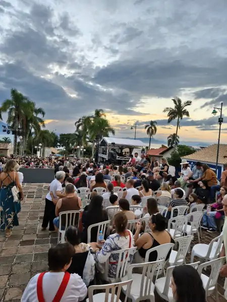 Encenação da Paixão de Cristo reúne mais de 3 mil pessoas no Ribeirão da Ilha 33