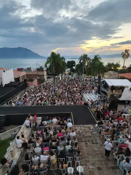 Encenação da Paixão de Cristo reúne mais de 3 mil pessoas no Ribeirão da Ilha 35