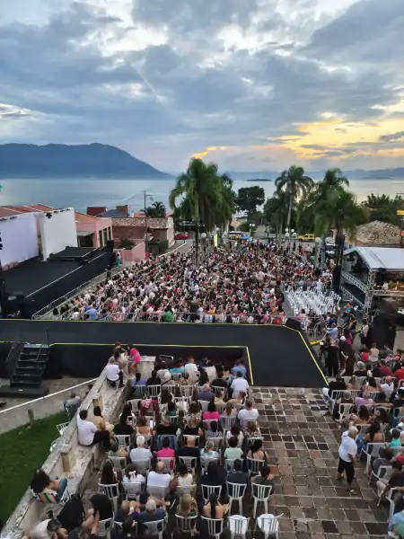 Encenação da Paixão de Cristo reúne mais de 3 mil pessoas no Ribeirão da Ilha 1