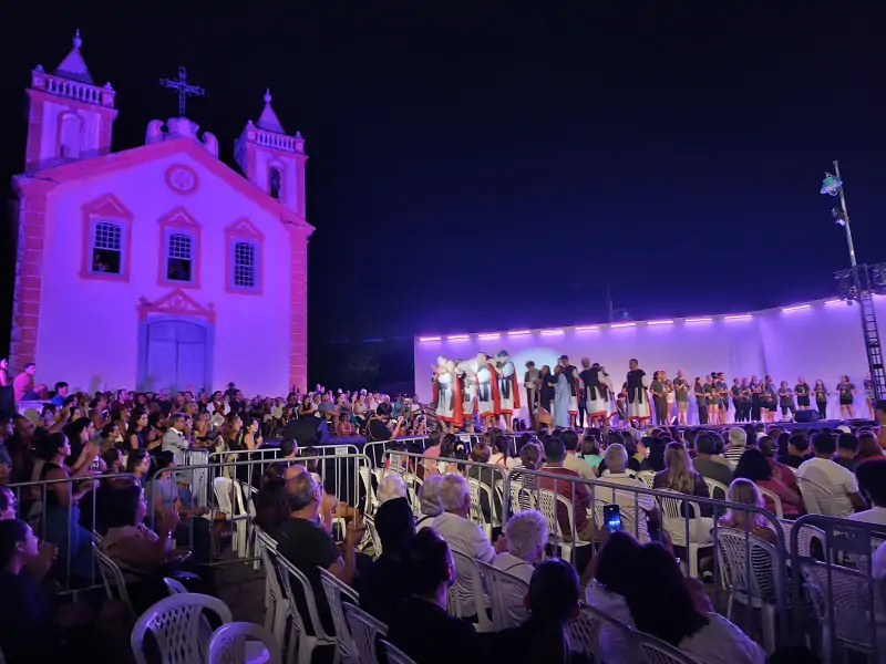 Encenação da Paixão de Cristo reúne mais de 3 mil pessoas no Ribeirão da Ilha 8