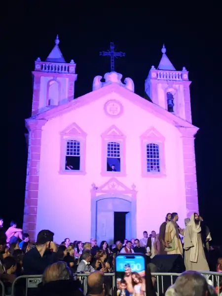 Encenação da Paixão de Cristo reúne mais de 3 mil pessoas no Ribeirão da Ilha 19