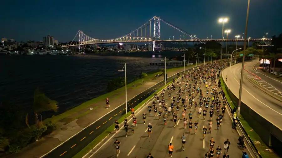 Meia Maratona Internacional de Florianópolis encerra edição histórica com recorde de público e quebra de marca nos 21K 1